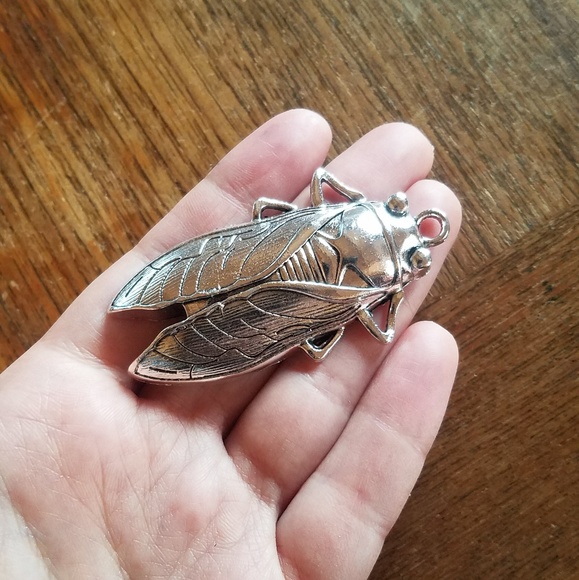 NWOT Silver Cicada Pendant - Picture 4 of 5